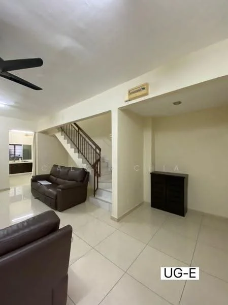 Living features: cream painted walls, glossy beige tile flooring, 5-blade ceiling fan, sofa in brown leather, staircase with wooden railing, built-in cabinet in dark wood, recessed ceiling lights, open layout to kitchen; style: modern.
