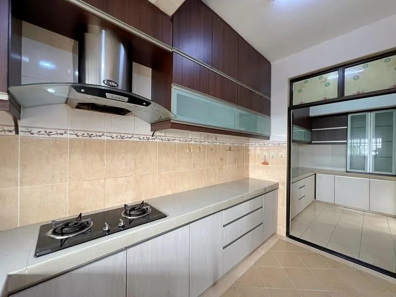 Kitchen features: grey laminate cabinetry, white countertop, stainless-steel range hood, 4-burner gas hob, ceramic tile backsplash, cream tiled walls, cream tiled flooring, glass-front upper cabinets, double-basin stainless-steel sink, large window for natural light, mirror on adjacent wall; style: modern.
