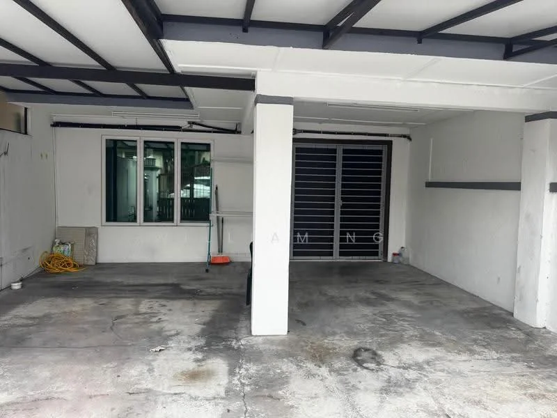 Exterior type: car porch; features: concrete flooring, metal roof, white painted walls, sliding metal gate, windows with green frames, exposed beams, utility area with hose, open space, covered area; style: modern.