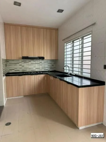 Kitchen features: wood cabinetry, black granite countertop, stainless-steel sink, chrome pull-down faucet, glass tile backsplash, built-in oven, 4-burner gas hob, under-cabinet lighting, window with horizontal bars, light-colored tiled flooring; style: modern.