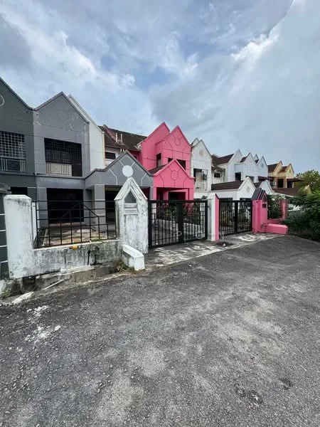 Exterior type: linked terrace house; features: grey painted facade, pink painted facade, gated entrance, paved driveway, multiple pitched roofs, front yard area, fence with gate, two-storey structure, urban setting; style: modern.
