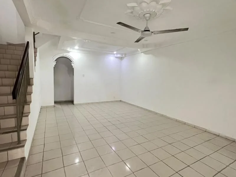 Living features: white painted walls, tile flooring, tray ceiling, ceiling fan, arched doorway, recessed lighting, neutral color scheme, spacious layout; style: modern.