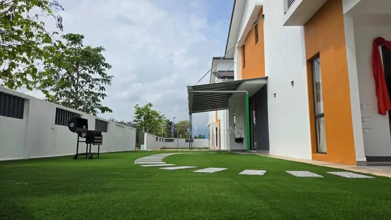 Exterior type: detached bungalow; features: manicured lawn, stone-paved walkway, outdoor BBQ grill, covered patio with awning, white painted facade, orange accent wall, large windows, modern architectural design; style: modern.