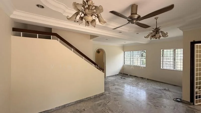 Living features: marble flooring, cream painted walls, tray ceiling, 5-blade ceiling fan, chandelier, large windows with grid pattern, staircase with wooden railing, open layout; style: modern.