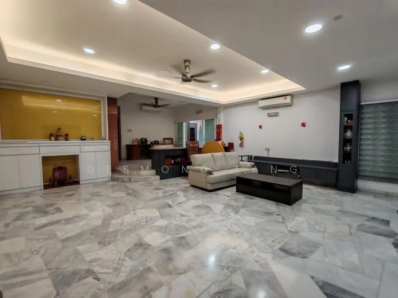 Living features: marble flooring, recessed ceiling with LED lighting, 5-blade ceiling fan, wall-mounted air conditioning unit, white painted walls, built-in cabinetry, large windows with blinds, neutral color scheme, sofa, coffee table, TV console; style: modern.