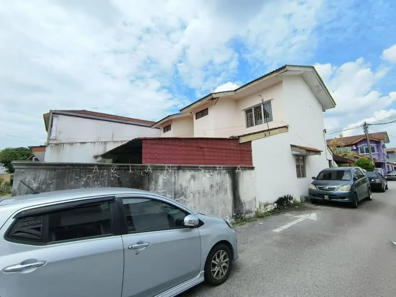 Exterior type: semi-detached house; features: white painted facade, red tiled roof, two-storey structure, driveway with parking space, surrounded by residential area, mature trees in vicinity, visible sky with clouds; style: modern.
