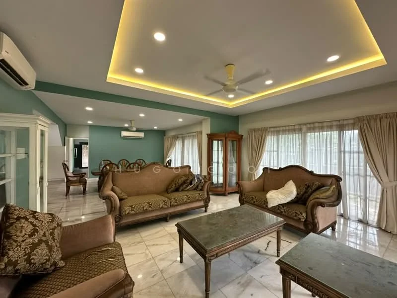 Living features: marble flooring, tray ceiling with recessed lighting, 5-blade ceiling fan, large windows with sheer curtains, two 3-seater sofas in beige, coffee table with marble top, decorative armchair, display cabinet, wall-mounted air conditioning unit, neutral wall color; style: traditional.