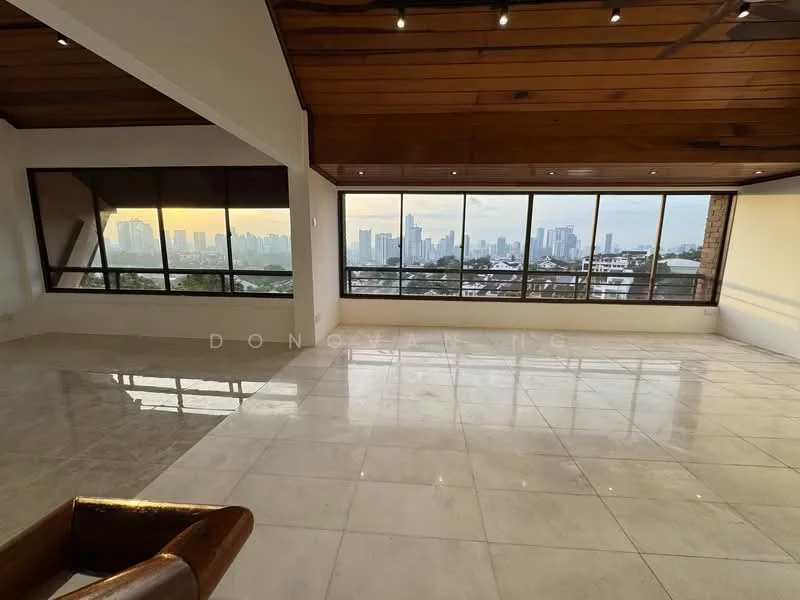 Living features: large floor-to-ceiling windows, city skyline view, wooden ceiling with exposed beams, polished marble flooring, recessed downlights, open layout, neutral wall color, spacious area; style: modern; view: city.