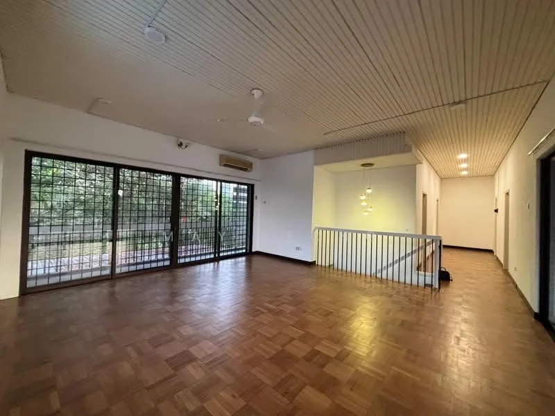 Living features: parquet wood flooring, white painted walls, exposed ceiling with panels, 5-blade ceiling fan, 2 wall-mounted split AC units, floor-to-ceiling windows, sliding glass door, black metal grille, decorative pendant light, open layout, access to outdoor space; style: modern; view: garden.