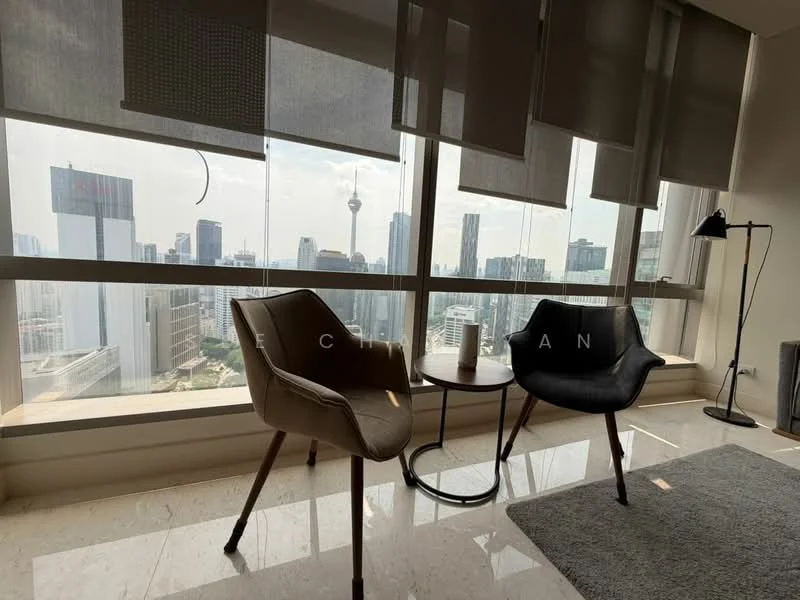 Living features: floor-to-ceiling windows, city skyline view, marble flooring, grey area rug, round side table, 2 accent chairs in beige and black, modern floor lamp, roller blinds; style: modern; view: city.