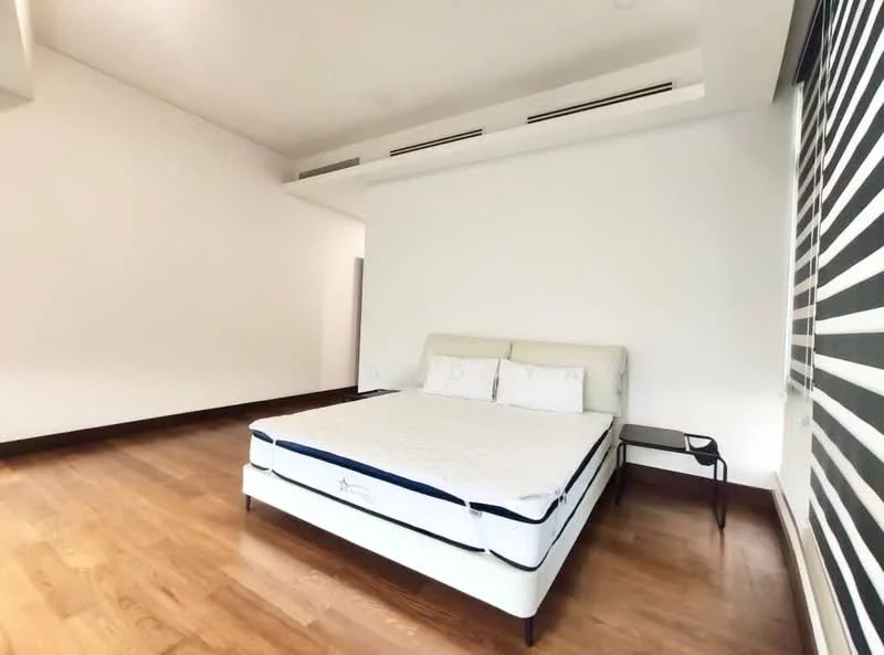 Bedroom features: queen-size bed, wooden flooring, white painted walls, ceiling-mounted air conditioning unit, black bedside table, striped window blinds; style: modern.