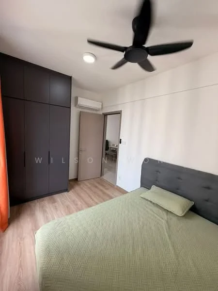 Bedroom features: queen-size bed with green bedding, upholstered headboard, wooden flooring, 5-blade ceiling fan, wall-mounted split AC, built-in wardrobe with dark finish, window with orange curtains, recessed ceiling light; style: modern.