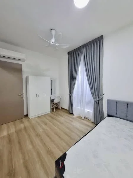 Bedroom features: wooden flooring, white painted walls, 5-blade ceiling fan, floor-to-ceiling window with sheer curtains, grey upholstered headboard, double bed, white wardrobe with sliding doors, vanity table with mirror, chair, wall-mounted air conditioning unit, decorative wall light; style: modern.