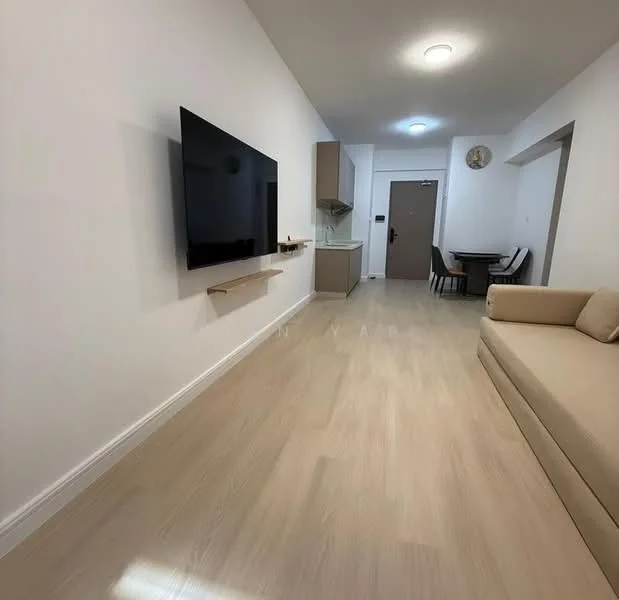 Living features: light wood flooring, white painted walls, recessed ceiling lights, wall-mounted TV, sofa in beige fabric, dining table for four, kitchenette with cabinets, open layout, door to hallway; style: modern.