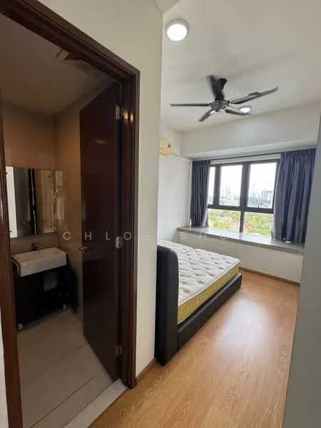Bedroom features: queen-size bed, upholstered headboard, bedside lamps, wooden flooring, floor-to-ceiling windows, blackout curtains, ceiling fan, built-in wardrobe, decorative mirror, area rug; style: modern; view: city. Bathroom features: single-sink vanity with wood cabinet, chrome basin mixer, framed mirror, one-piece toilet, shower over bathtub, tile cladding, light-colored tiles; style: modern.