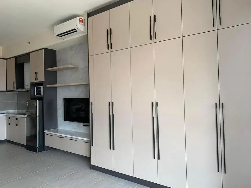 Room features: built-in cabinetry with beige finish, black handles on cabinets, marble backsplash, wall-mounted TV, open shelving, stainless-steel fridge, microwave, wall-mounted split AC, grey tile flooring; style: modern.