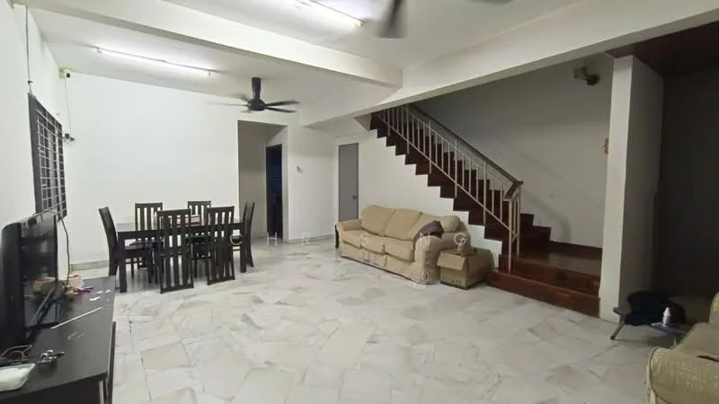 Living features: marble flooring, white painted walls, 5-blade ceiling fan, sofa in beige, coffee table, TV console, wall-mounted TV, area rug, dining table with 6 chairs, staircase with wooden steps; style: modern.