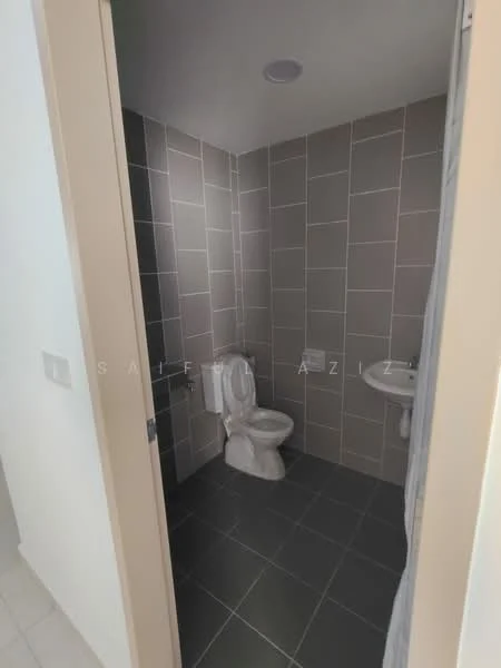 Bathroom features: white toilet, white pedestal sink, grey tiled walls, dark grey floor tiles, shower area with glass partition, ceiling light, wall-mounted mirror; style: modern.