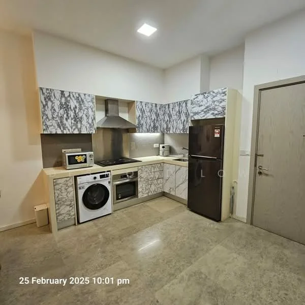 Kitchen features: marble-patterned cabinetry, stainless-steel refrigerator, built-in oven, 4-burner gas hob, stainless-steel range hood, microwave, front-load washing machine, ceramic tile flooring, recessed downlights, grey backsplash, single-bowl stainless-steel sink, chrome pull-down faucet; style: modern.