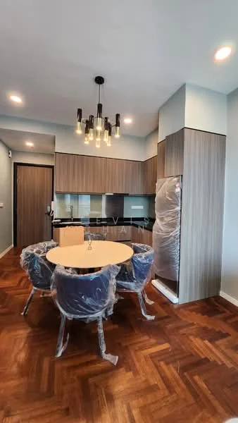 Kitchen features: wood cabinetry, black countertop, stainless-steel fridge, built-in oven, 4-burner gas hob, pendant lighting, round dining table, 4 dining chairs with plastic wrap, parquet wood flooring, grey backsplash, single-bowl stainless-steel sink, chrome pull-down faucet; style: modern.