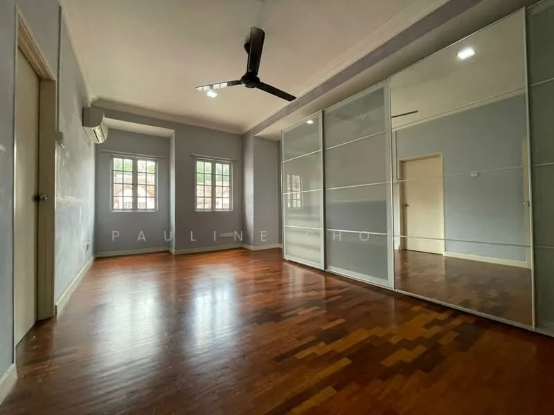 Room features: wooden flooring, light grey painted walls, ceiling fan, floor-to-ceiling mirror wardrobe, 2 windows with natural light, air conditioning unit, crown moulding, neutral ceiling; style: modern; view: garden.