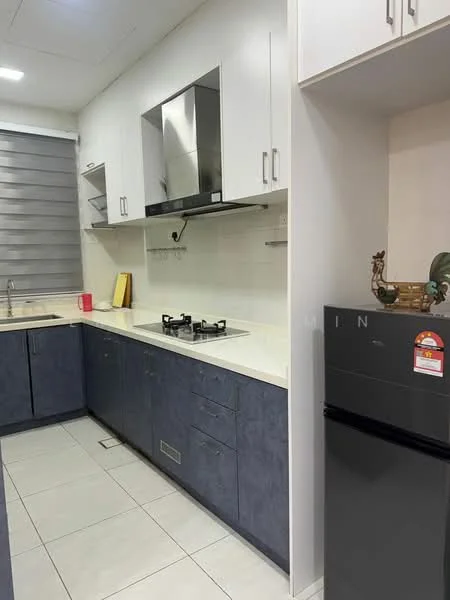 Kitchen features: white cabinets, blue lower cabinets, stainless-steel range hood, 4-burner gas hob, single-bowl stainless-steel sink, white countertop, tile backsplash, built-in microwave, fridge, window with blinds, ceramic tile flooring; style: modern.