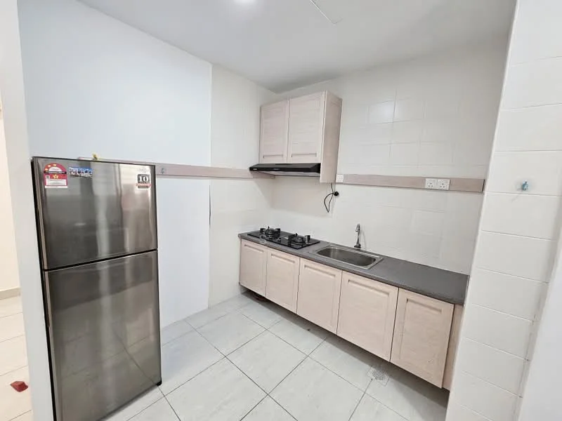 Kitchen features: stainless-steel fridge, built-in kitchen cabinets with light wood finish, grey granite countertop, wall-mounted range hood, 2-burner gas hob, single-bowl stainless-steel sink, white tiled walls, white tiled flooring; style: modern.