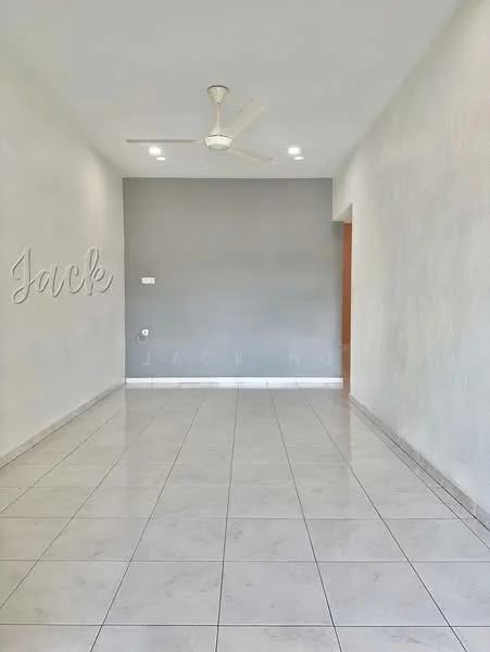 Room features: white painted walls, grey accent wall, glossy ceramic tile flooring, 5-blade ceiling fan, recessed downlights; style: modern.