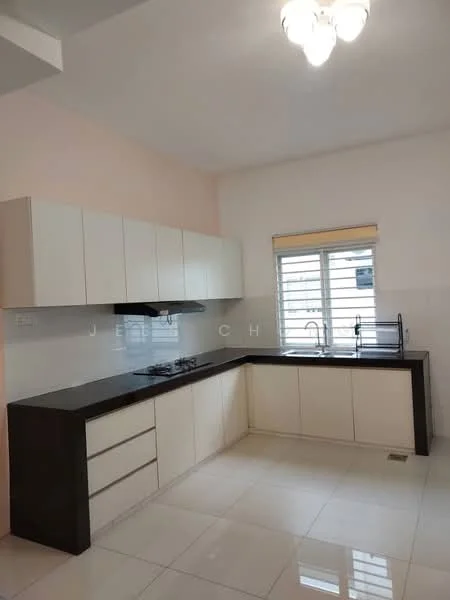 Kitchen features: white cabinetry, black countertop, built-in gas hob, stainless-steel sink, window with horizontal blinds, white tiled backsplash, ceramic tile flooring, ceiling light fixture; style: modern.