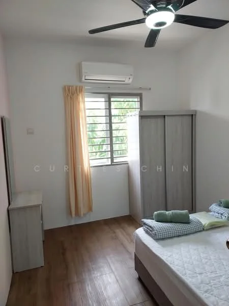 Bedroom features: wooden flooring, white painted walls, 1 wall-mounted split AC, 5-blade ceiling fan with light, window with blinds, built-in wardrobe in light wood, nightstand, bedding with pillows and towels; style: modern; view: garden.