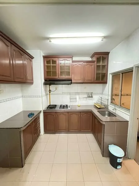 Kitchen features: brown wooden cabinetry with glass-front upper cabinets, granite countertop, single-bowl stainless-steel sink, chrome pull-down faucet, 4-burner gas hob, built-in range hood, white tiled backsplash, cream tiled flooring, fluorescent ceiling light, window with view to outside, kitchen appliances visible; style: traditional.