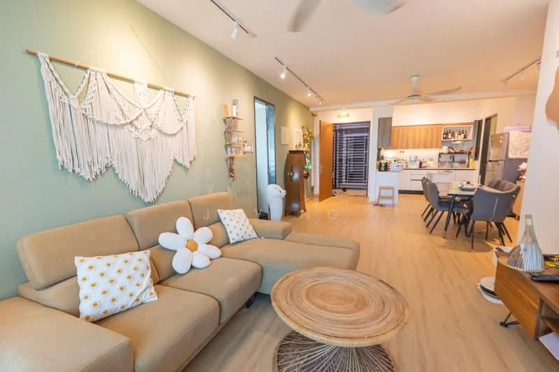 Living features: 3-seater fabric sofa in beige, decorative cushions with floral pattern, round coffee table with woven design, wall-mounted decor with macrame, light wood flooring, ceiling fan, recessed downlights, open layout to kitchen, large window with natural light; style: modern. Kitchen features: kitchen island with seating, stainless-steel appliances, wood cabinetry, open shelving, refrigerator, built-in oven, microwave, 4-burner gas hob, tile backsplash; style: modern.