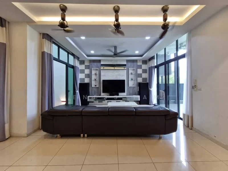 Living features: 3-seater leather sofa in dark brown, coffee table, wall-mounted TV, entertainment unit, recessed downlights, 5-blade ceiling fan, floor-to-ceiling windows, curtains in grey and white, accent wall with decorative panels, marble tile flooring, decorative wall shelves, area rug; style: modern; view: garden.