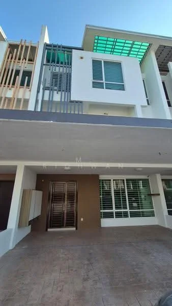Exterior type: linked terrace house; features: white painted facade, glass windows, horizontal wooden slats, flat roof, two-storey structure, front porch area, main entrance door with wooden finish, ground floor with tiled flooring, green roof panel, balcony on upper floor; style: modern.