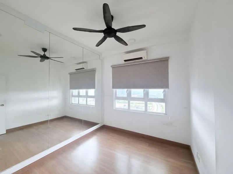 Bedroom features: wooden flooring, white painted walls, 5-blade ceiling fan, wall-mounted air conditioning unit, mirror wardrobe, roller blinds, floor-to-ceiling windows, city view; style: modern; view: city.