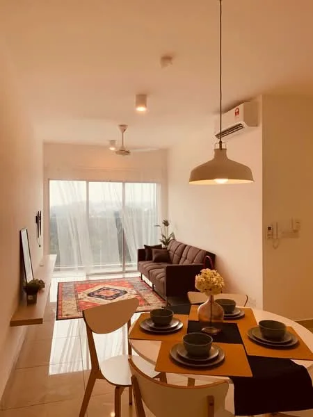 Living features: 3-seater brown leather sofa, wall-mounted TV, floating TV console, ceiling fan with light, recessed downlights, large sliding glass door, sheer curtains, decorative area rug with geometric pattern, potted plant, wall-mounted air conditioning unit, dining table with 4 chairs, table setting with plates and cups; style: modern; view: city.