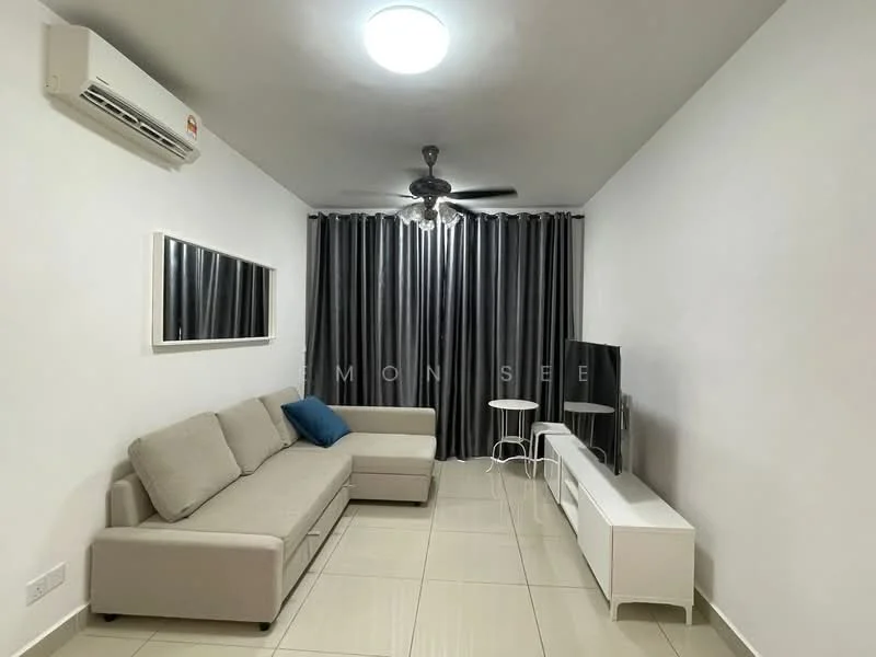 Living features: 3-seater fabric sofa in light grey, blue decorative cushion, white coffee table, TV console, wall-mounted TV, floor-to-ceiling curtains in dark grey, ceiling fan with light, wall-mounted mirror, air conditioning unit, glossy tile flooring, white painted walls; style: modern.