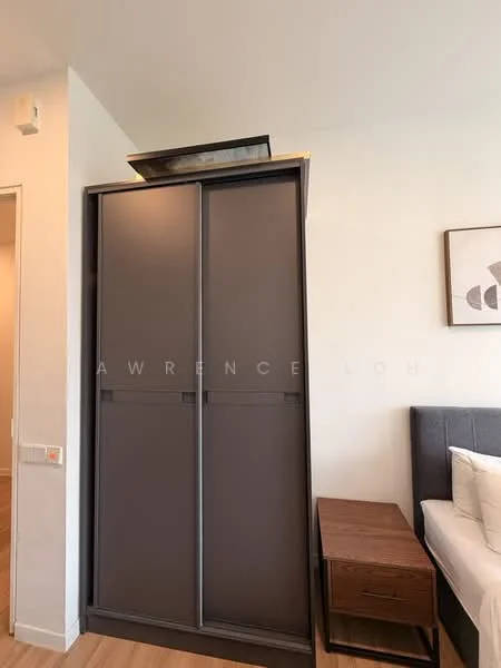 Room features: built-in wardrobe with sliding doors in grey, wooden bedside table, light wood flooring, white walls, minimalist decor; style: modern.
