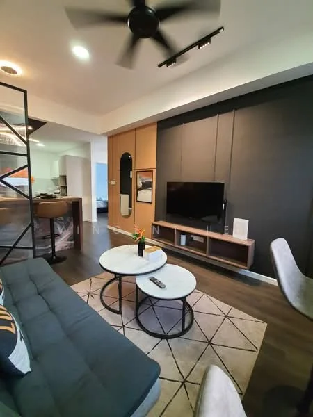 Living features: 3-seater fabric sofa in grey, 2 round coffee tables with marble tops, wall-mounted TV, TV console, area rug with geometric pattern, ceiling fan, recessed downlights, decorative wall with dark paneling, open shelving unit, large window with city view; style: modern; view: city.