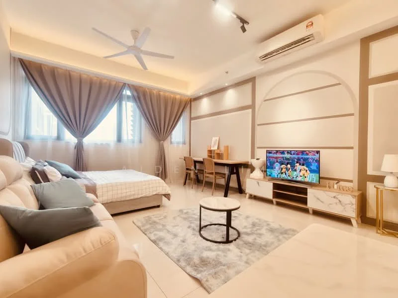 Living features: cream painted walls, recessed downlights, 5-blade ceiling fan, floor-to-ceiling windows, sheer curtains, light grey area rug, 3-seater fabric sofa in beige, coffee table, TV console, wall-mounted TV, dining table with chairs, queen-size bed with bedding; style: modern.
