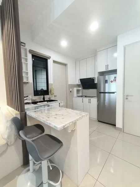 Kitchen features: white shaker cabinets, marble countertop, stainless-steel fridge, built-in oven, 4-burner gas hob, single-bowl stainless-steel sink, chrome pull-down faucet, tile flooring, recessed downlights, bar seating with stools, window with sheer curtains; style: modern.