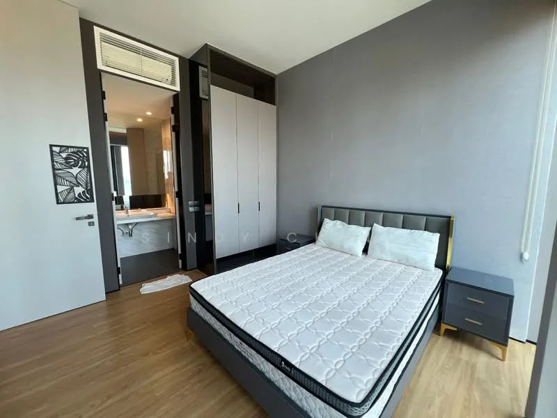 Bedroom features: queen-size bed with mattress, wooden bed frame, two bedside tables, laminate flooring, grey painted walls, built-in wardrobe with sliding doors, wall-mounted mirror, en-suite bathroom visible, air conditioning unit, window with natural light; style: modern.