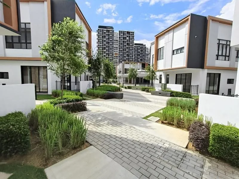 Exterior type: linked terrace house; features: paved walkway, manicured lawn, mature trees, modern architectural design, white painted facade, grey accent walls, surrounded by greenery, multiple units in a row, open courtyard area, urban residential setting; style: modern.