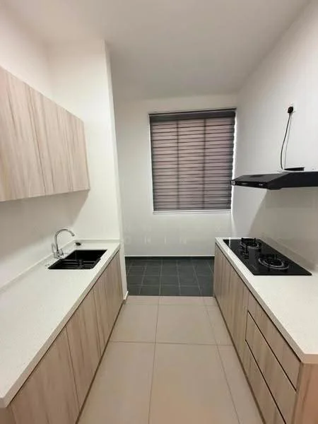 Kitchen features: light wood cabinetry, white countertop, single-bowl stainless-steel sink, chrome pull-down faucet, built-in gas hob, black range hood, grey tiled flooring, roller blinds on window; style: modern.