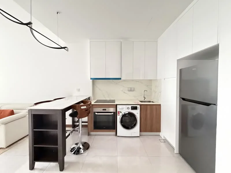 Kitchen features: white cabinetry, wooden lower cabinets, marble backsplash, stainless-steel built-in oven, stainless-steel range hood, 4-burner electric hob, single-bowl stainless-steel sink, chrome pull-down faucet, front-load washing machine, stainless-steel fridge, bar counter with seating, pendant lighting, ceramic tile flooring, open layout; style: modern.