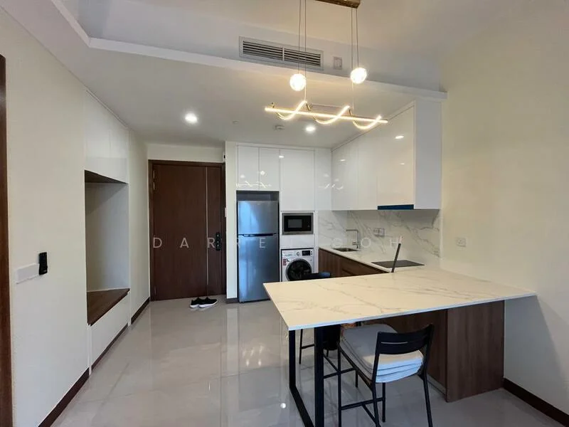 Kitchen features: white cabinetry, marble countertop, stainless-steel fridge, built-in oven, freestanding washing machine, 4-burner gas hob, single-bowl stainless-steel sink, chrome pull-down faucet, pendant lighting, tile flooring, open layout, breakfast bar with seating; style: modern.