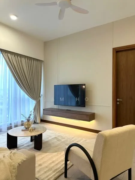Living features: floor-to-ceiling windows, sheer curtains, light-coloured walls, wooden flooring, wall-mounted TV, floating TV console, decorative plant on coffee table, round coffee table, ceiling fan, sofa with light upholstery, area rug; style: modern; view: city.