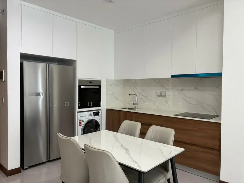 Kitchen features: stainless-steel side-by-side fridge, built-in oven, front-load washing machine, white upper cabinets, wood lower cabinets, marble backsplash, grey countertop, induction cooktop, dining table with four chairs, recessed downlights, tile flooring; style: modern.