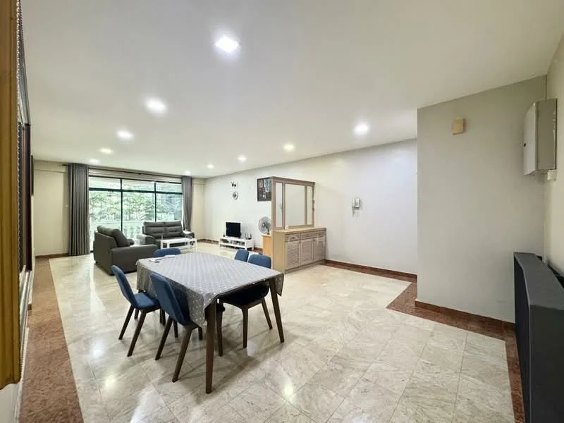 Living features: marble tile flooring, white painted walls, recessed downlights, floor-to-ceiling windows, grey fabric sofa, coffee table, TV console, dining table with blue chairs, wall-mounted air conditioning unit, decorative wall mirror, ceiling fan; style: modern; view: garden.