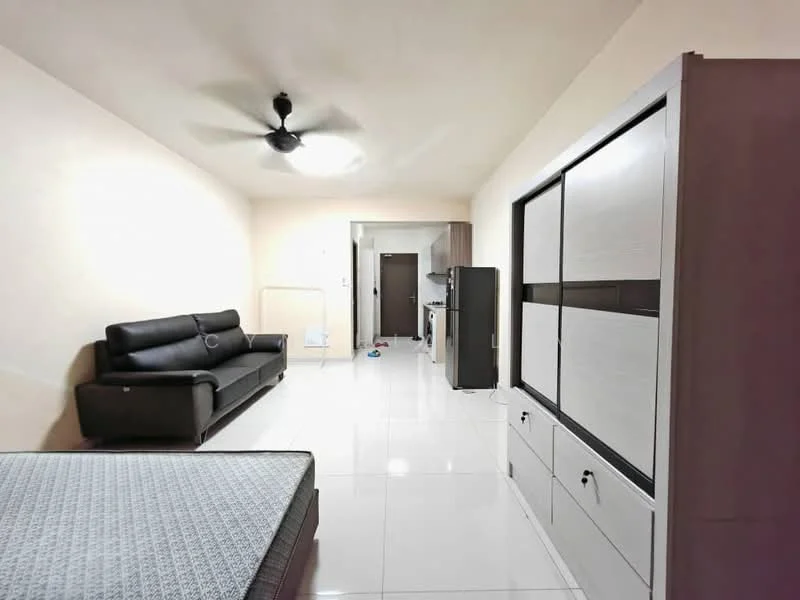Living features: black leather sofa, white tiled flooring, ceiling fan, wall-mounted TV cabinet, built-in wardrobe with sliding doors, refrigerator, open kitchen area, neutral painted walls; style: modern.